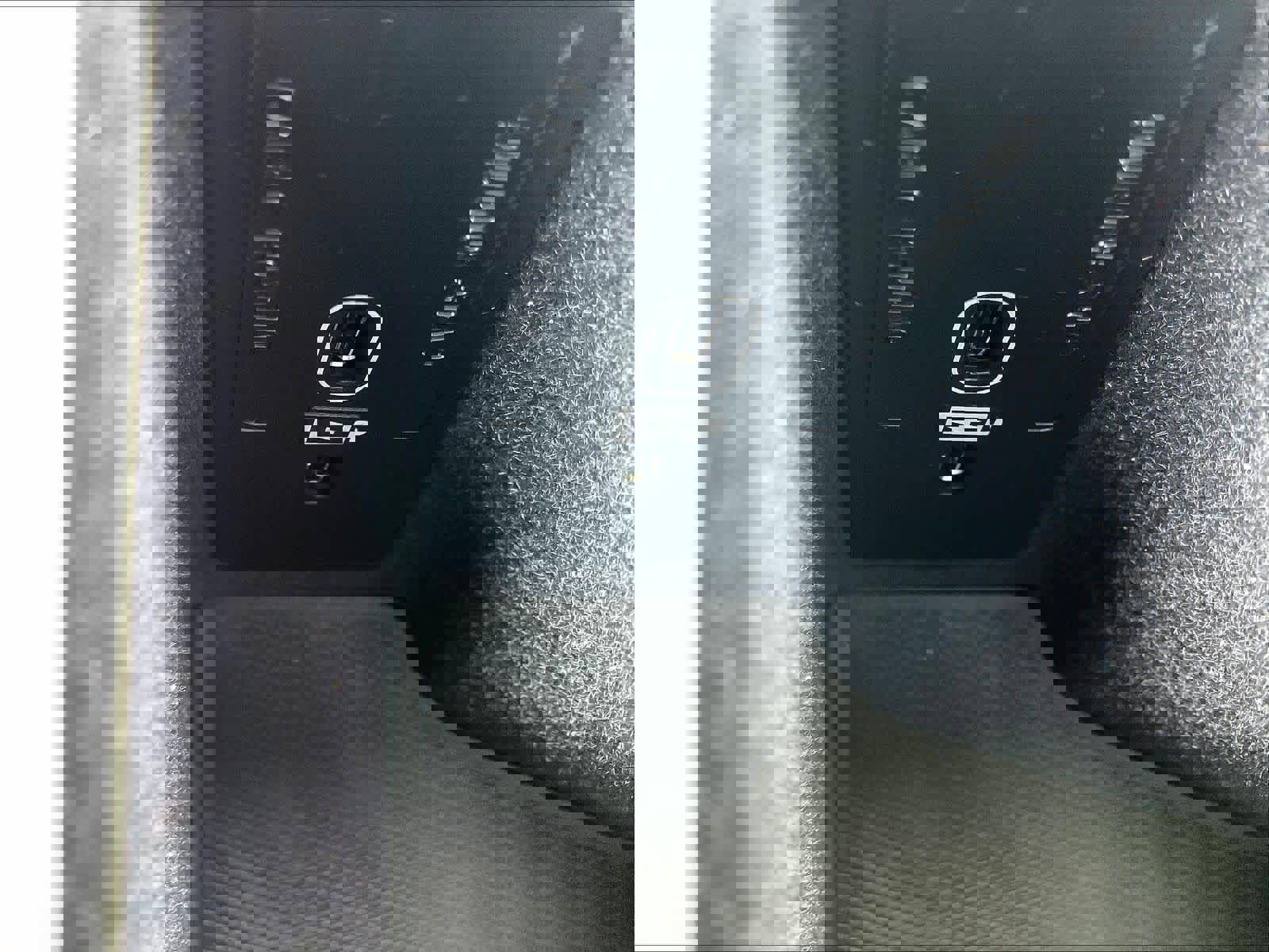 Used 2023 Volvo XC90 T8 Ultimate w/ Protection Package Premier image 37