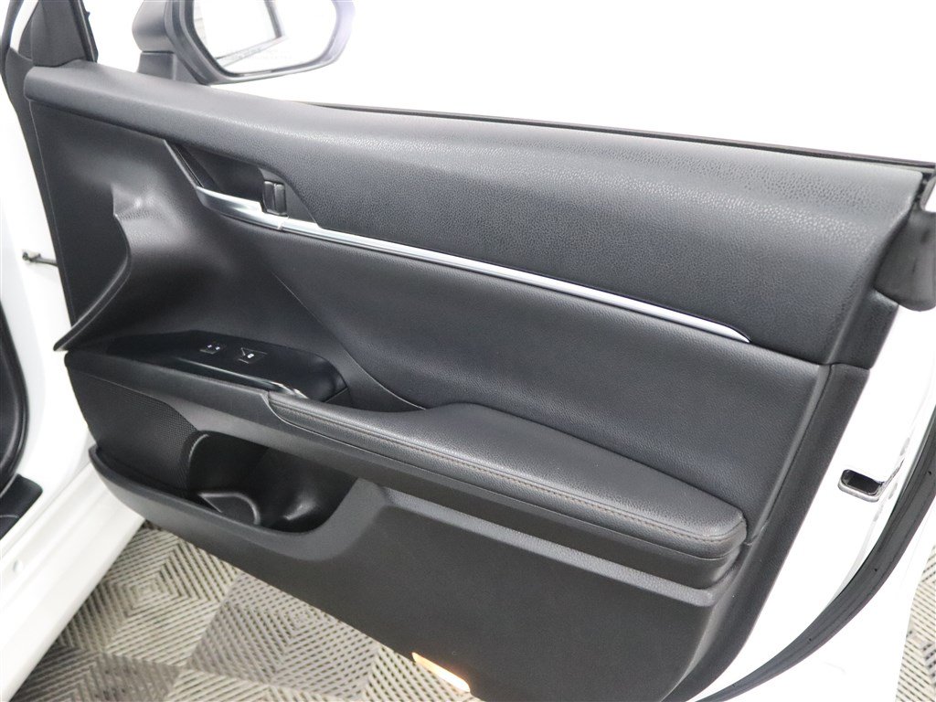 Used 2020 Toyota Camry XLE FWD image 29