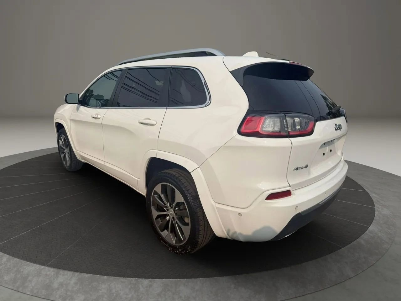 Used 2019 Jeep Cherokee Overland w/ Technology Group image 7