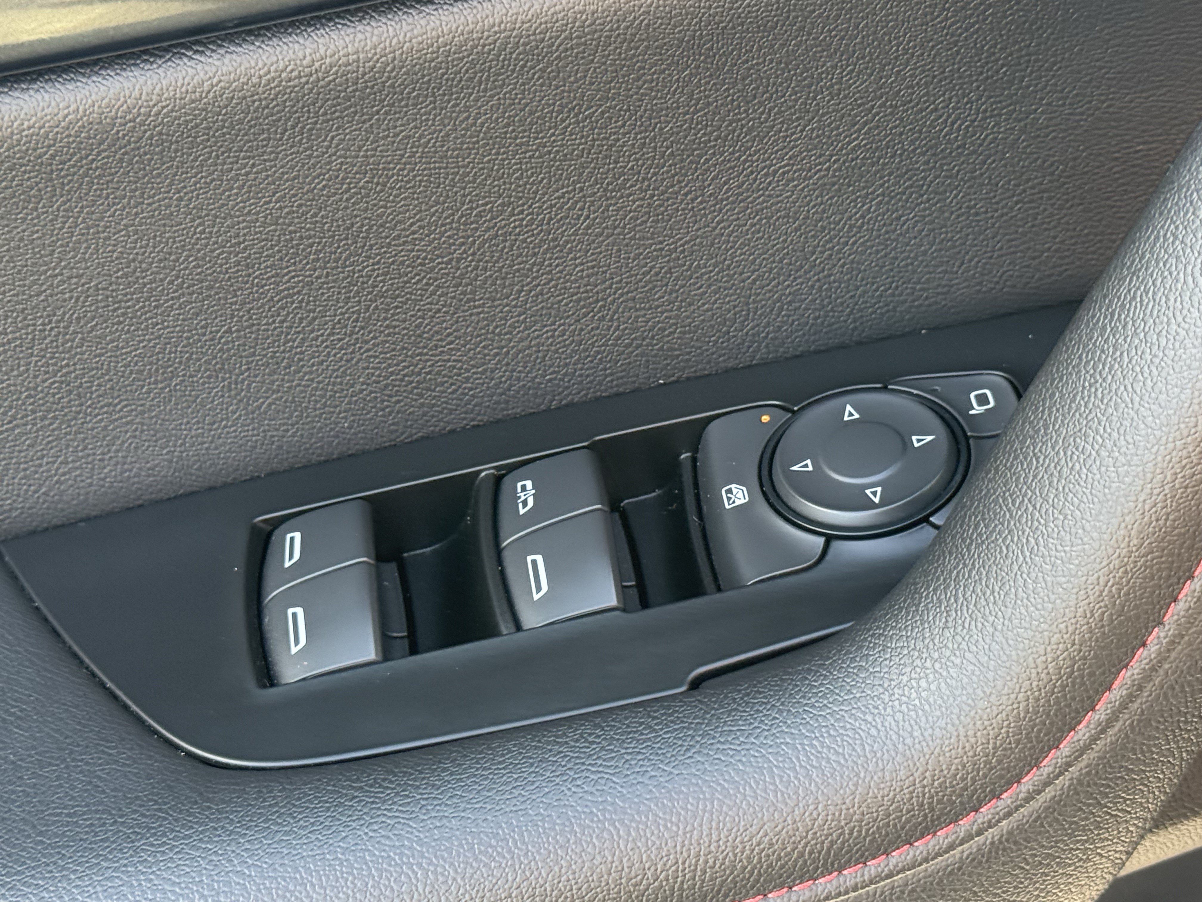 Used 2025 Chevrolet Blazer RS FWD image 27