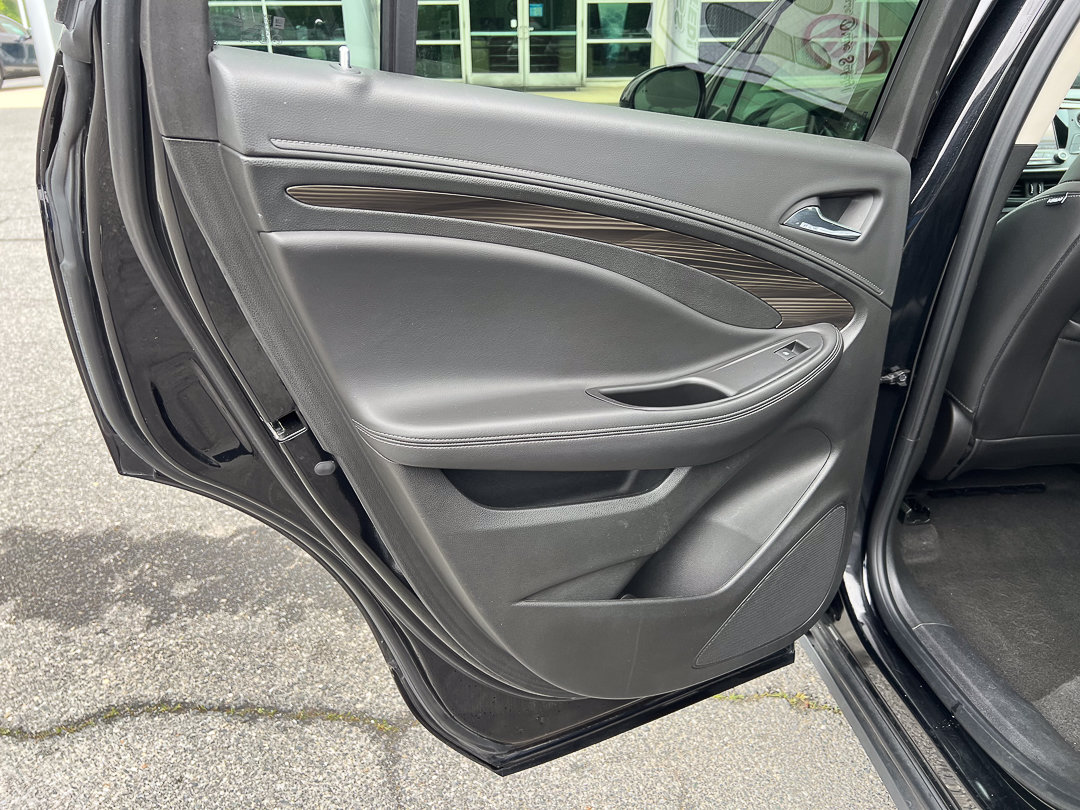 Used 2019 Buick Envision Essence FWD image 29