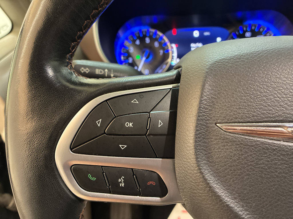 Used 2019 Chrysler Pacifica Touring-L Plus w/ Tire & Wheel Group FWD image 20