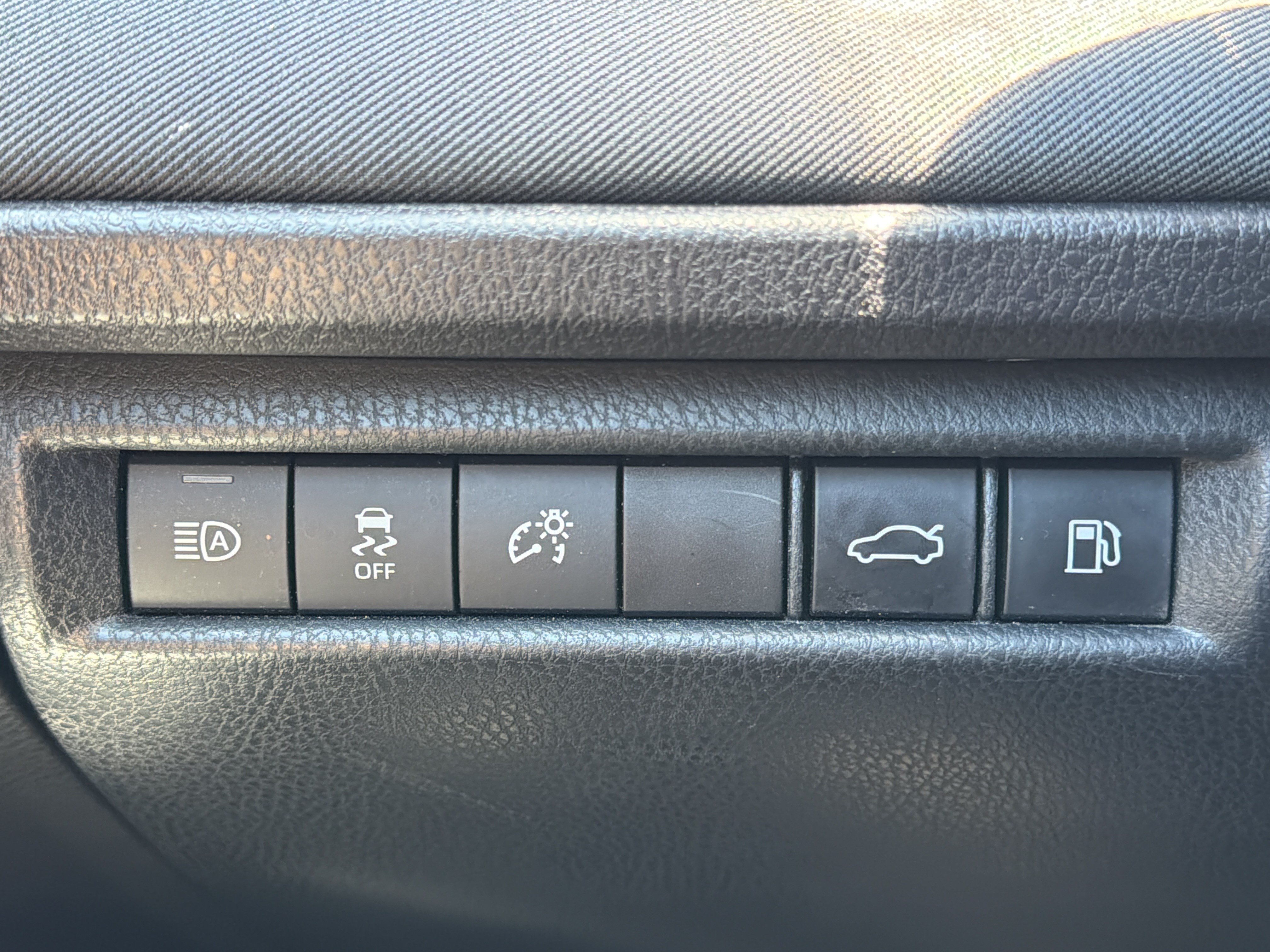 Used 2025 Toyota Camry LE AWD/4WD image 14