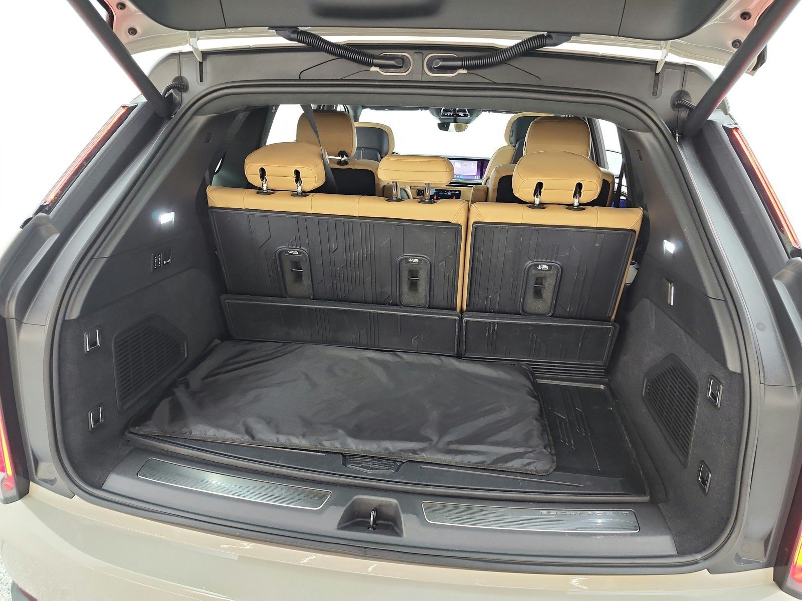 Used 2026 Cadillac Escalade IQ Sport 2 w/ LPO, Floor Liner Package AWD/4WD image 22