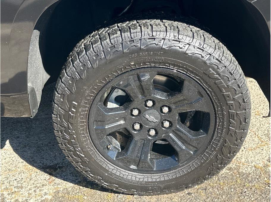 Used 2017 Chevrolet Tahoe LT w/ Z71 Midnight Edition image 10