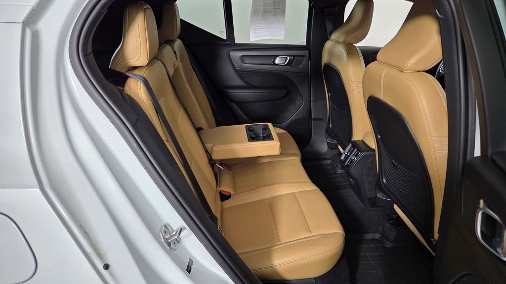 Used 2019 Volvo XC40 T5 Inscription image 32