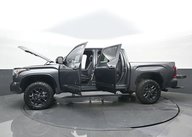 Used 2025 Toyota Tundra Platinum AWD/4WD image 33