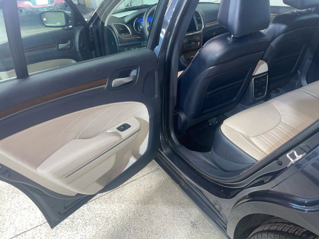 Used 2017 Chrysler 300 C Platinum w/ Safetytec Plus Group image 11