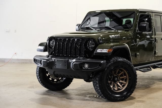 Used 2023 Jeep Gladiator Sport AWD/4WD image 17