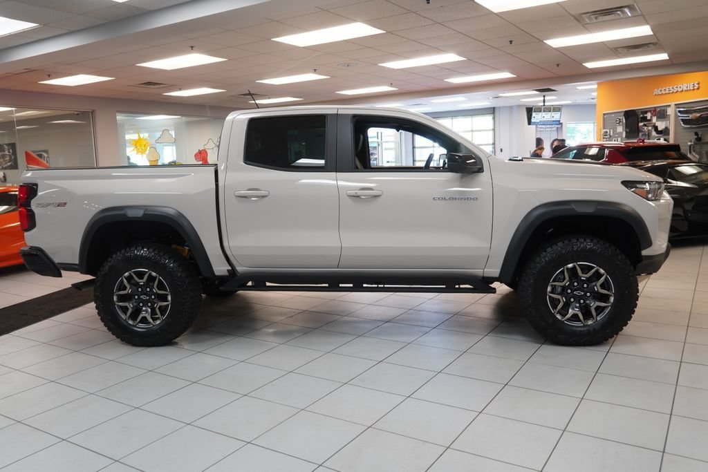 New 2026 Chevrolet Colorado ZR2 w/ Technology Package AWD/4WD image 13