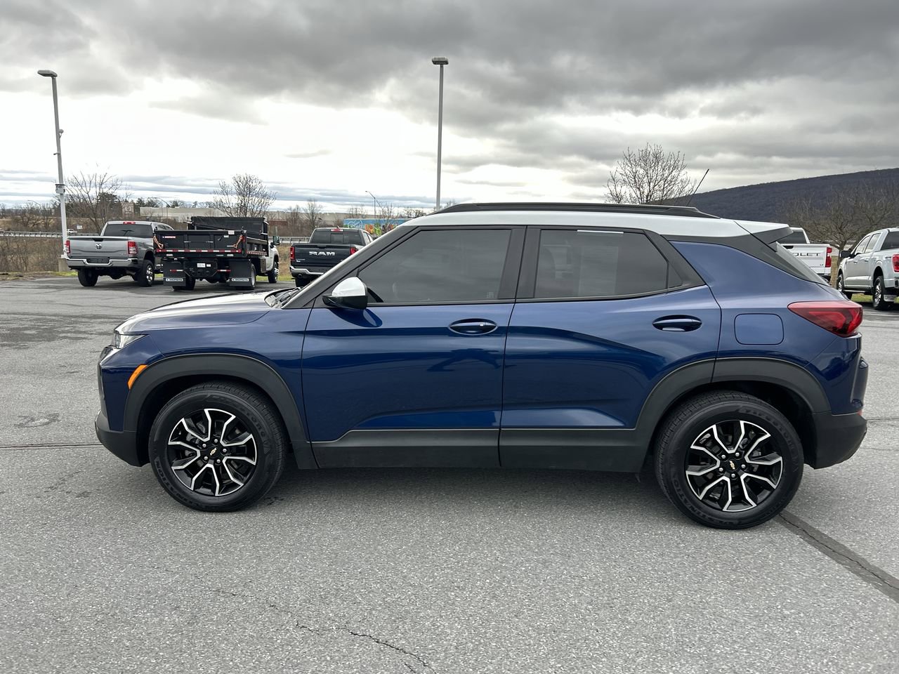 Used 2023 Chevrolet TrailBlazer ACTIV w/ Sun and Liftgate Package image 4