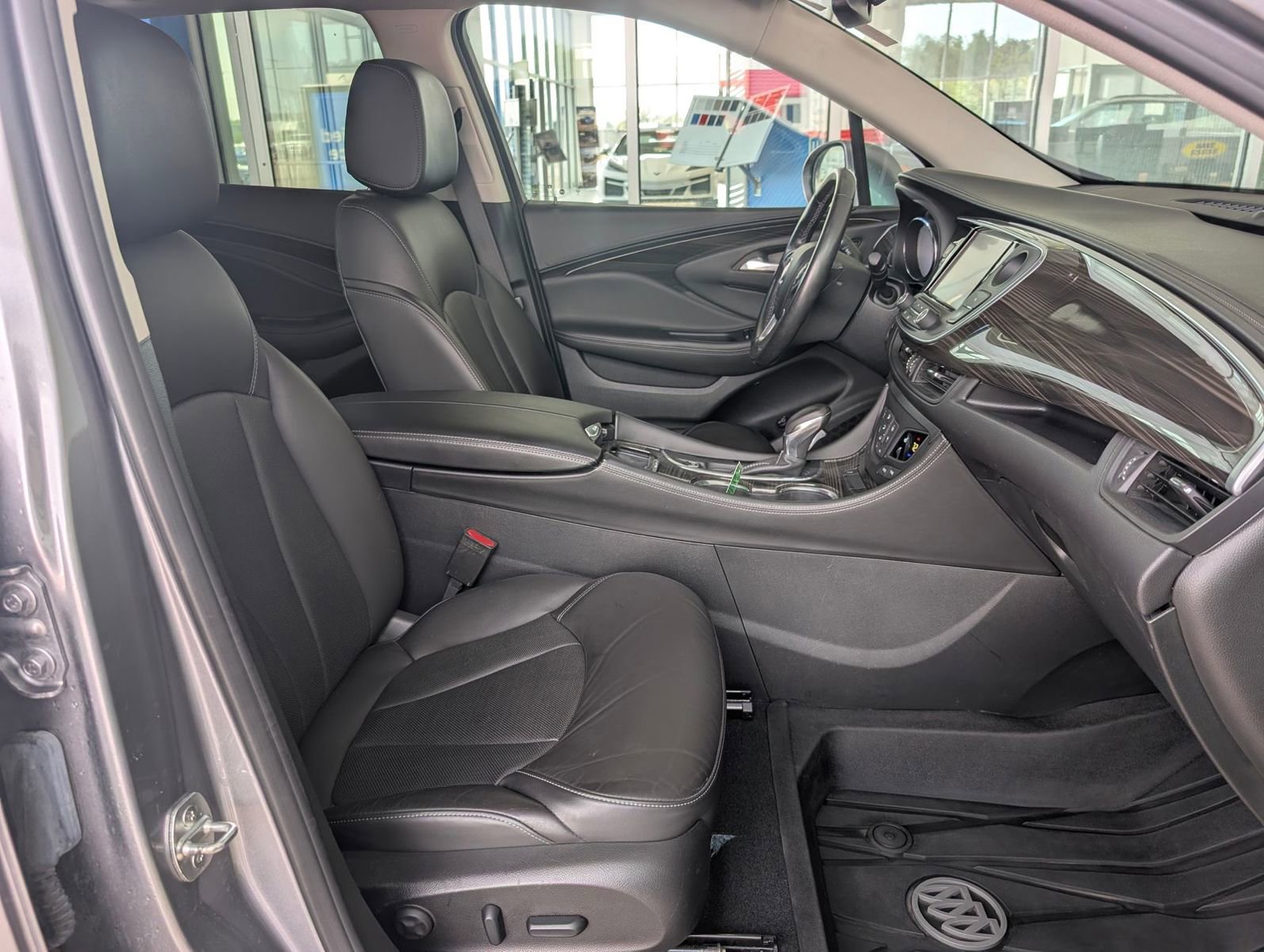 Used 2020 Buick Envision Essence w/ LPO, Active Package AWD/4WD image 33