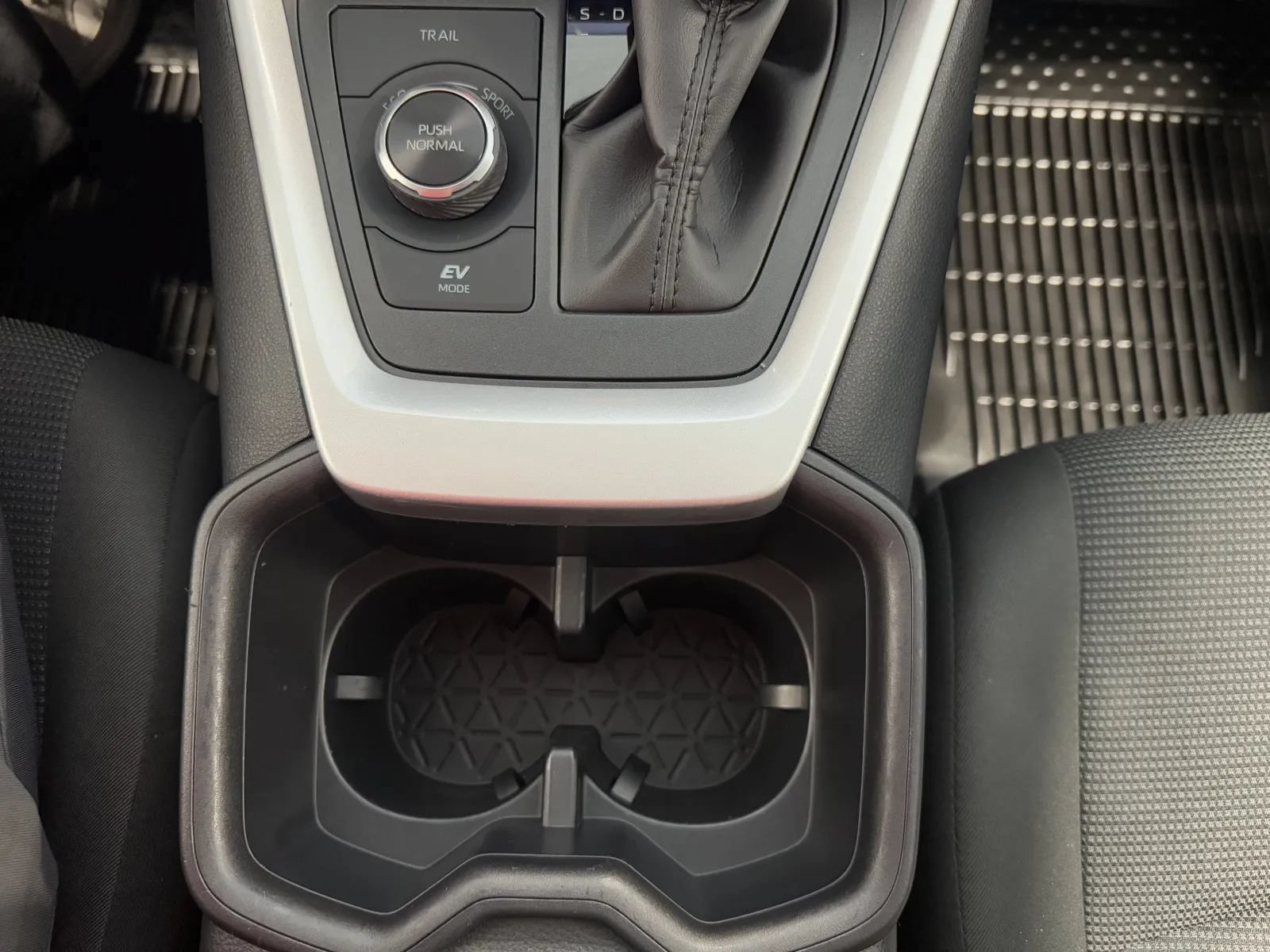Used 2025 Toyota RAV4 LE AWD/4WD image 36