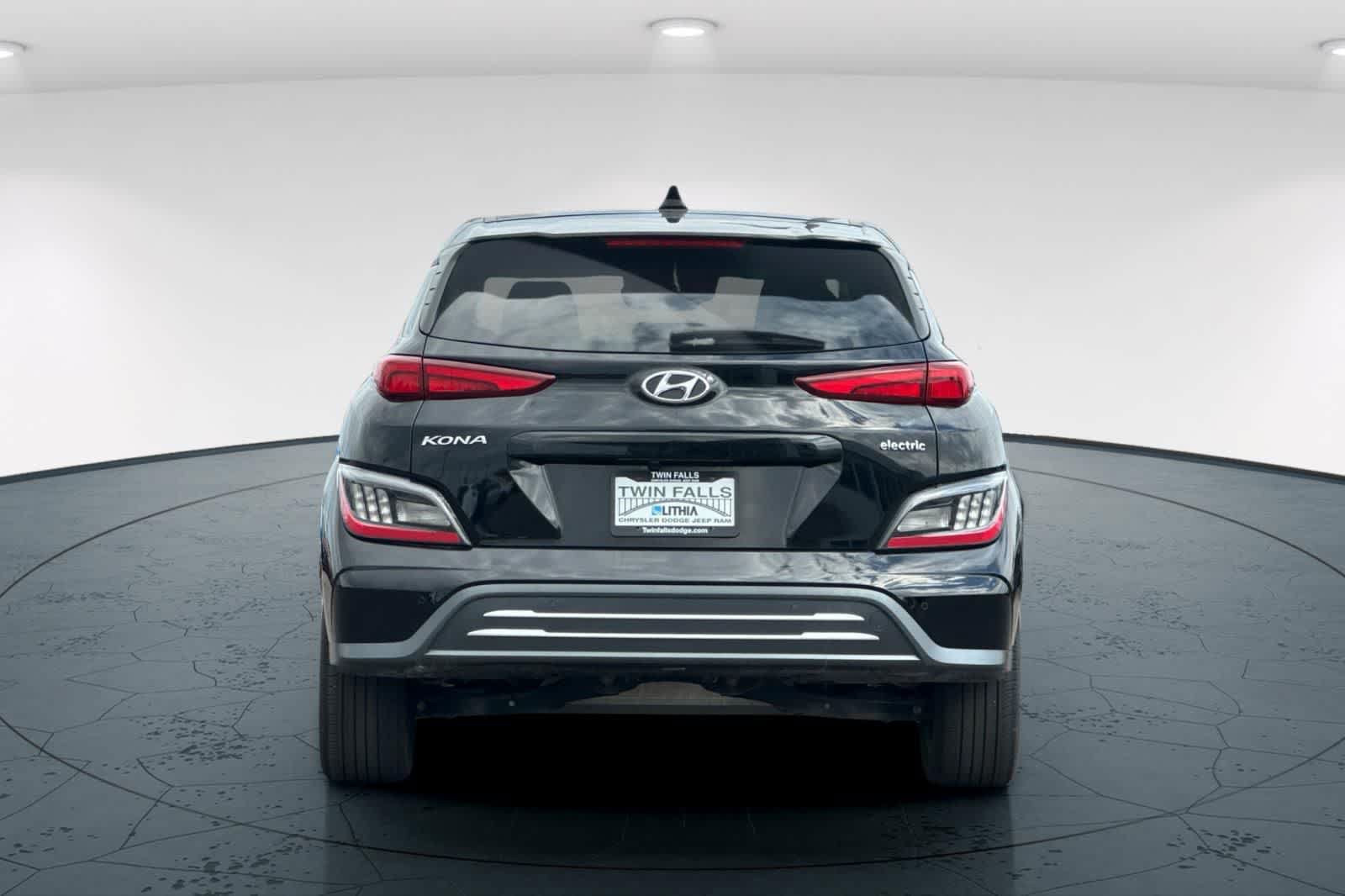 Used 2023 Hyundai Kona Limited w/ Cargo Package FWD image 7