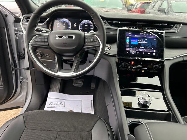 New 2025 Jeep Grand Cherokee 4WD image 11