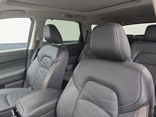 Used 2024 Nissan Pathfinder Platinum image 45