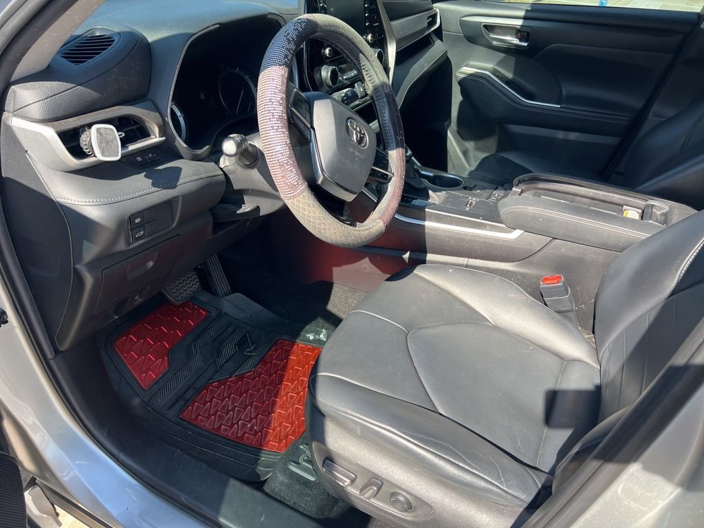 Used 2020 Toyota Highlander XLE image 12