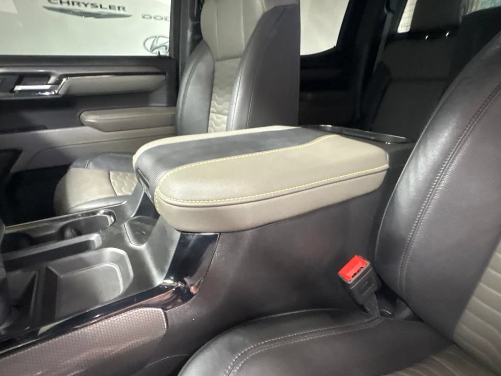 Used 2025 Chevrolet Silverado 1500 ZR2 w/ Technology Package AWD/4WD image 26