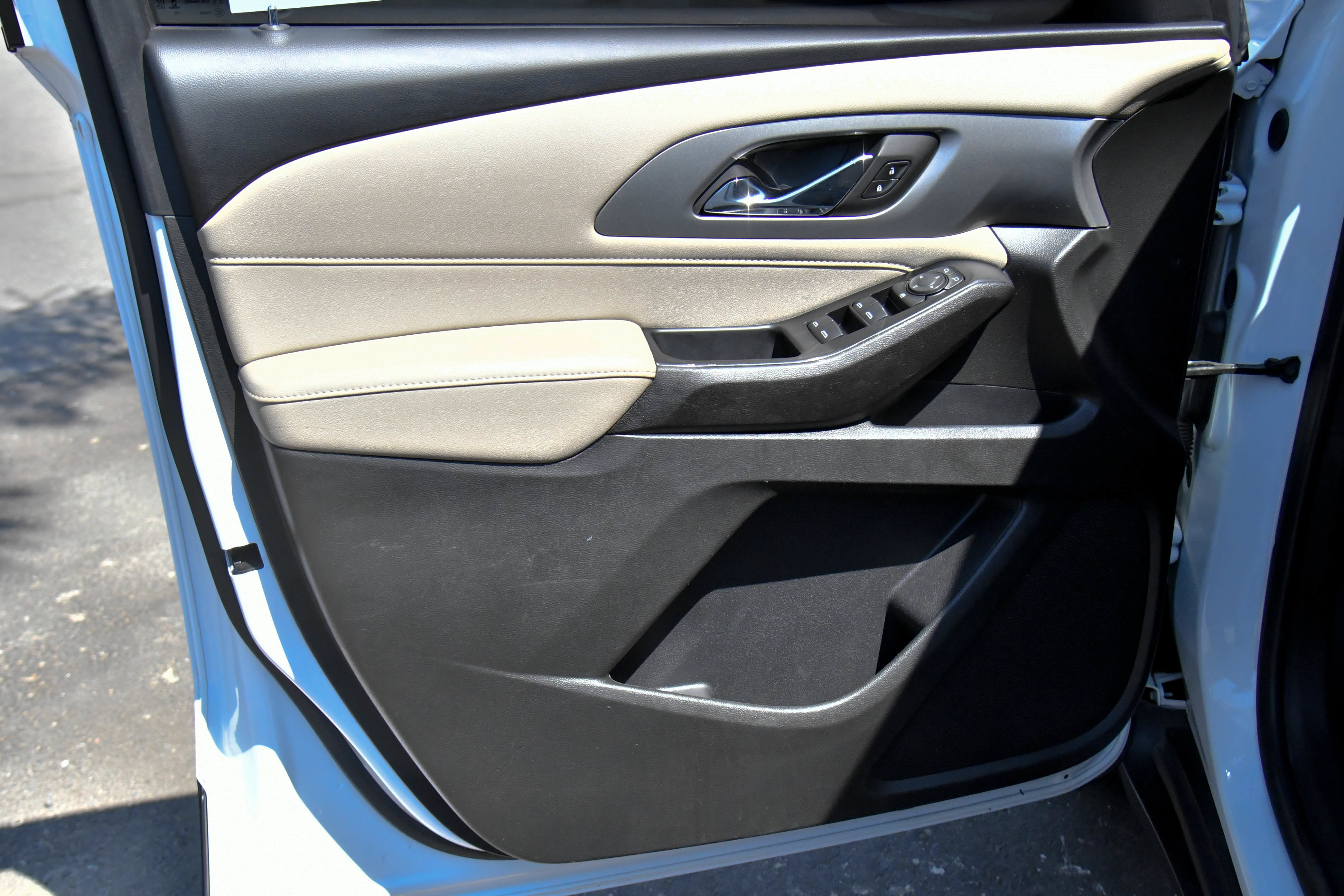 Used 2023 Chevrolet Traverse LS w/ LPO, Cargo Package FWD image 13