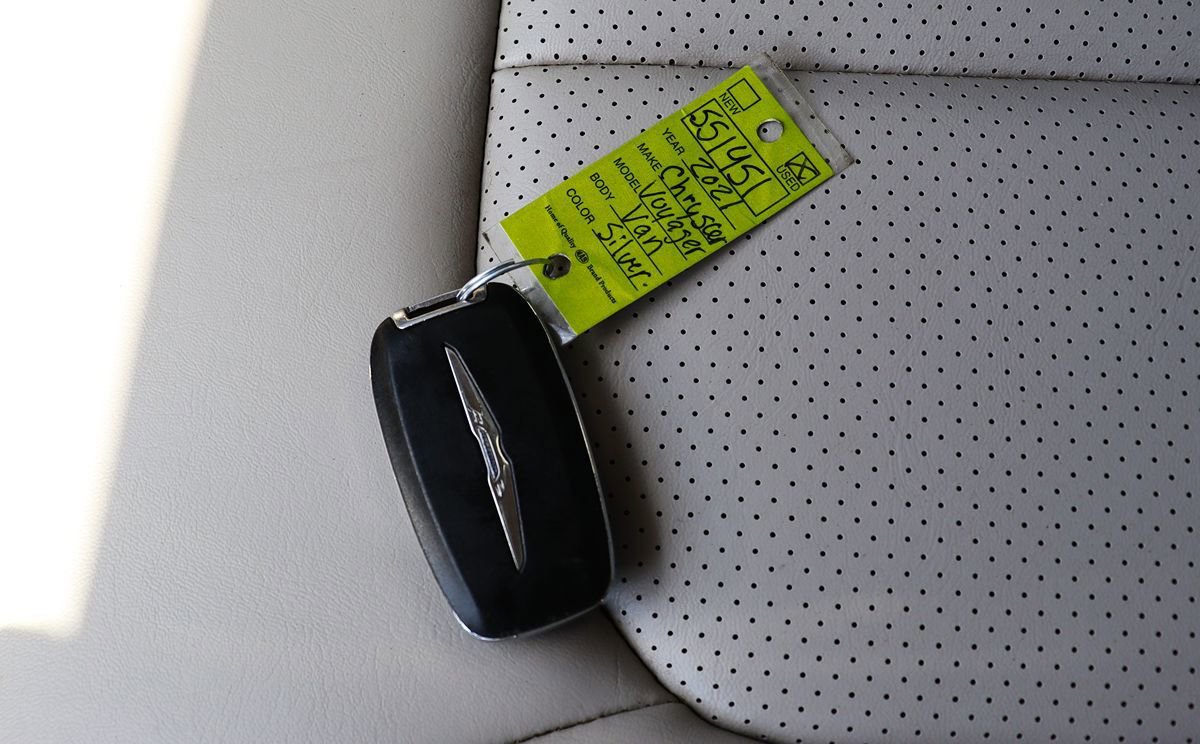 Used 2021 Chrysler Voyager Lxi FWD image 60