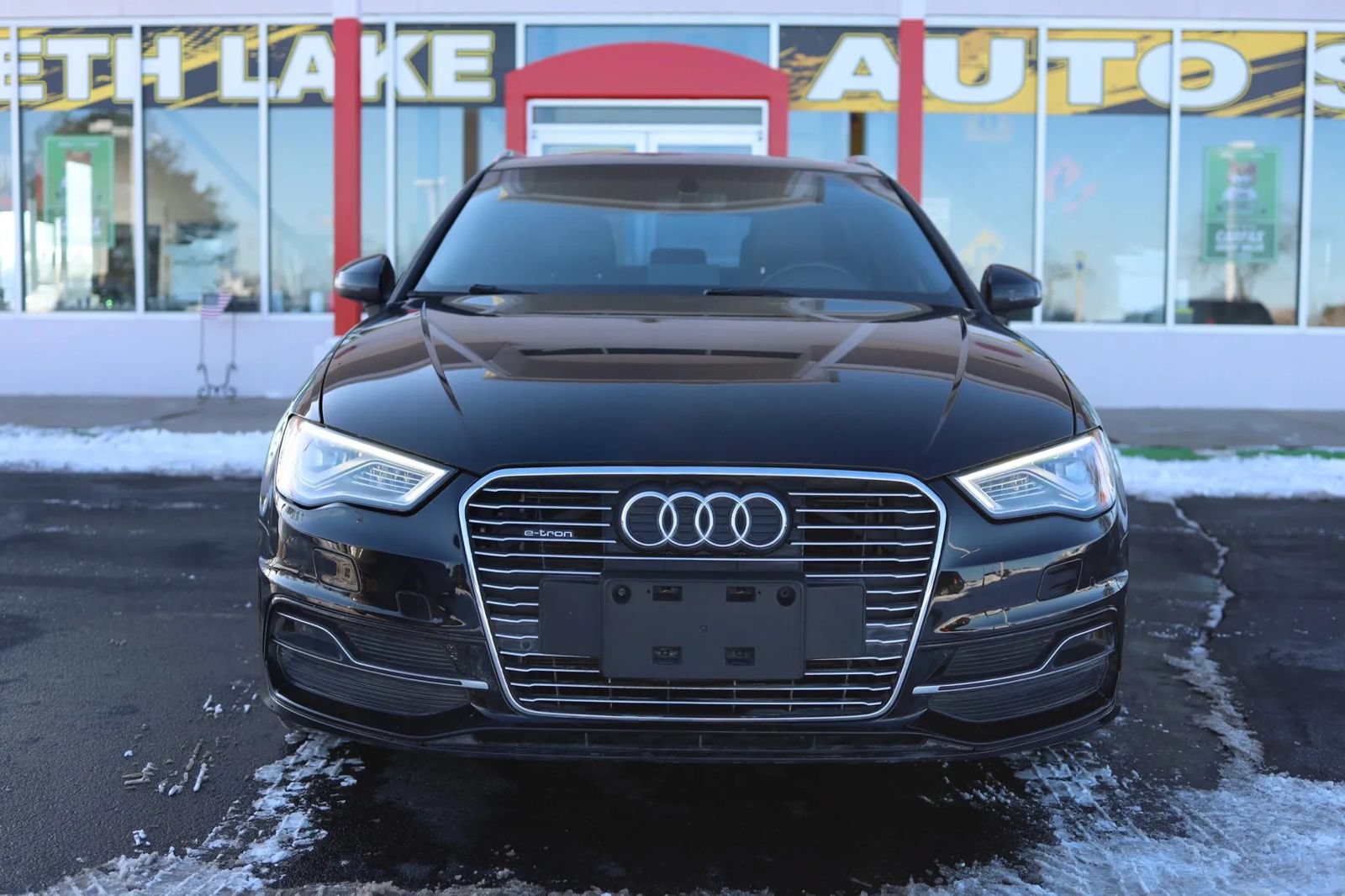 Used 2016 Audi A3 e-tron Premium Plus w/ Premium Plus Package FWD image 2