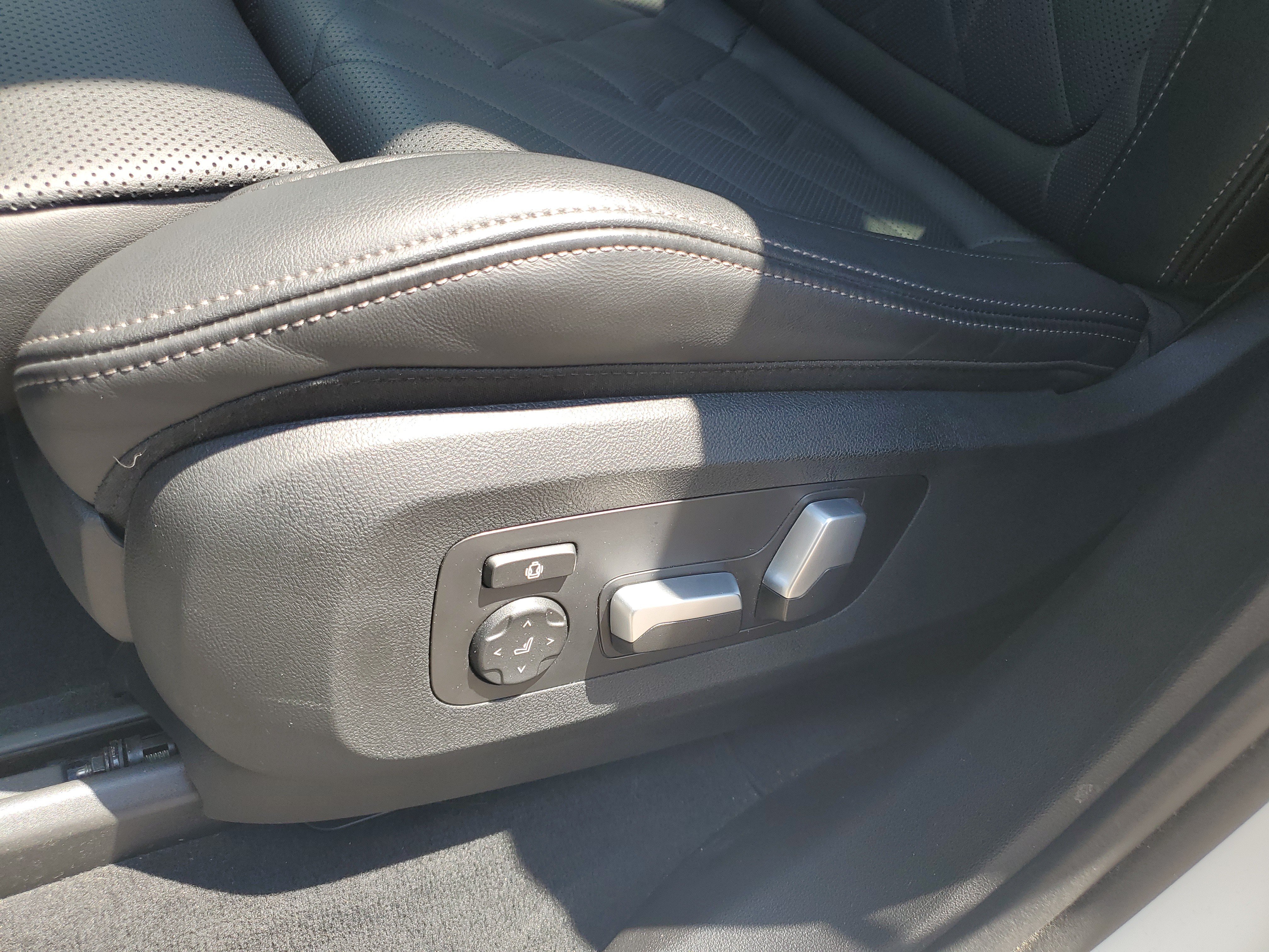 Used 2024 BMW X5 xDrive40i w/ M Sport Package AWD/4WD image 11