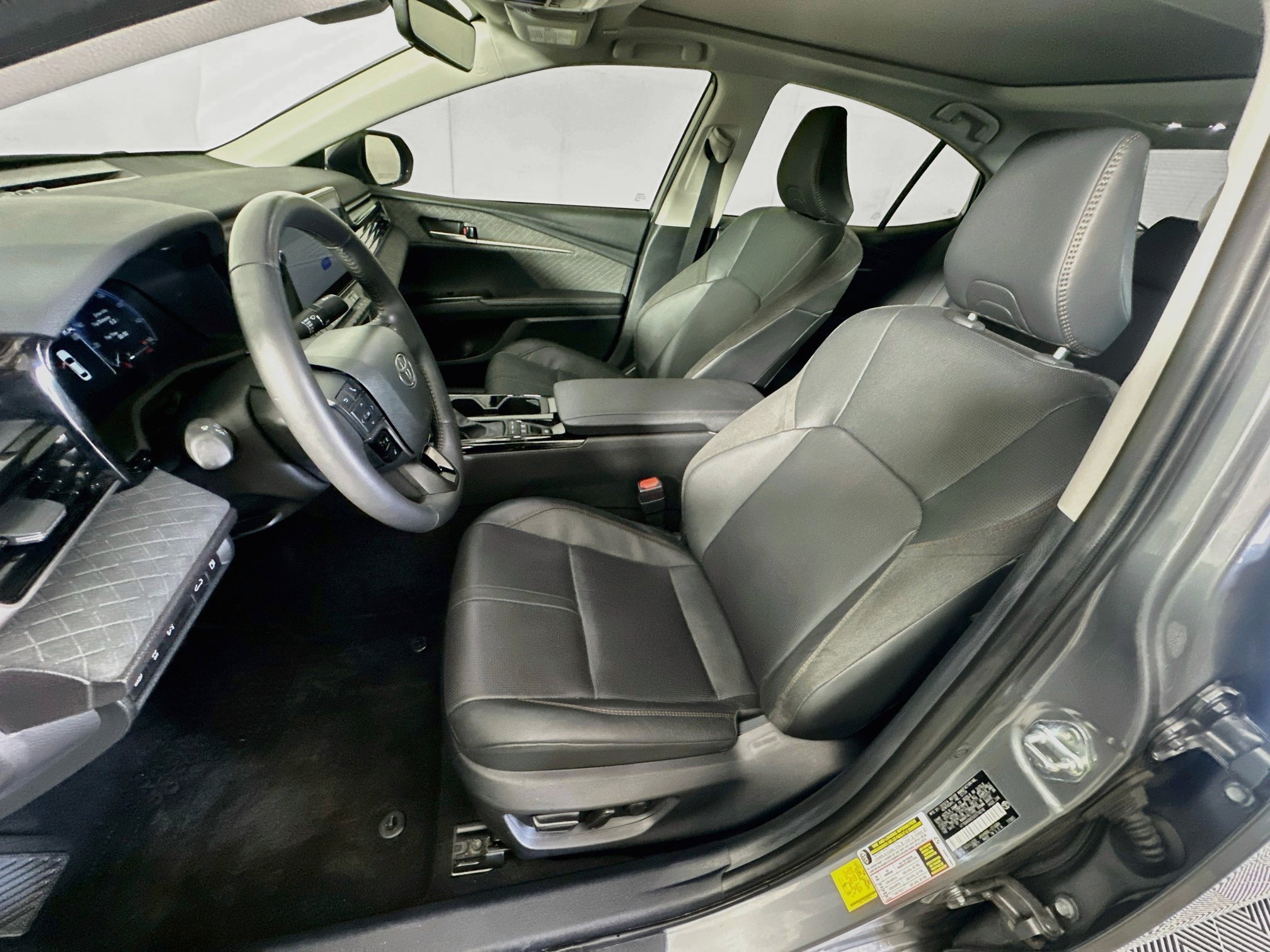 Used 2025 Toyota Camry XLE FWD image 13