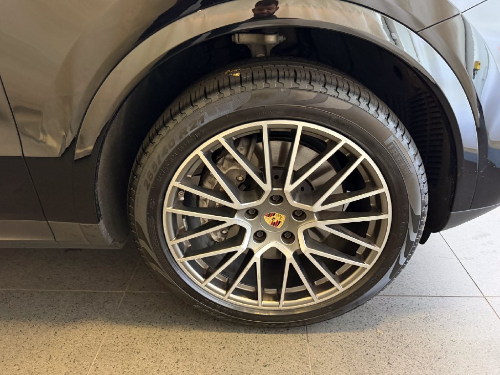 Certified 2023 Porsche Cayenne Platinum Edition AWD/4WD image 13