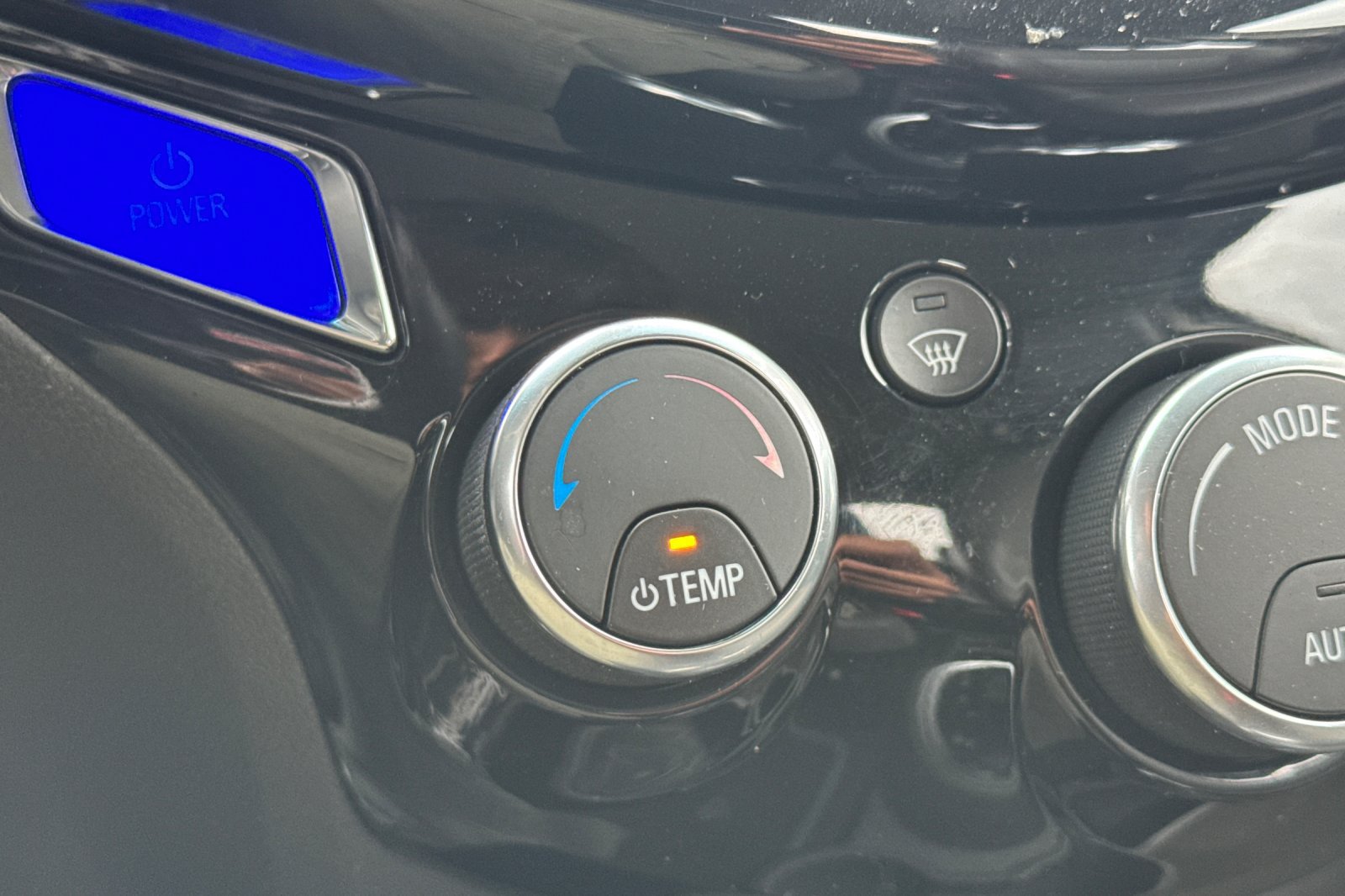 Used 2014 Chevrolet Spark LT FWD image 29