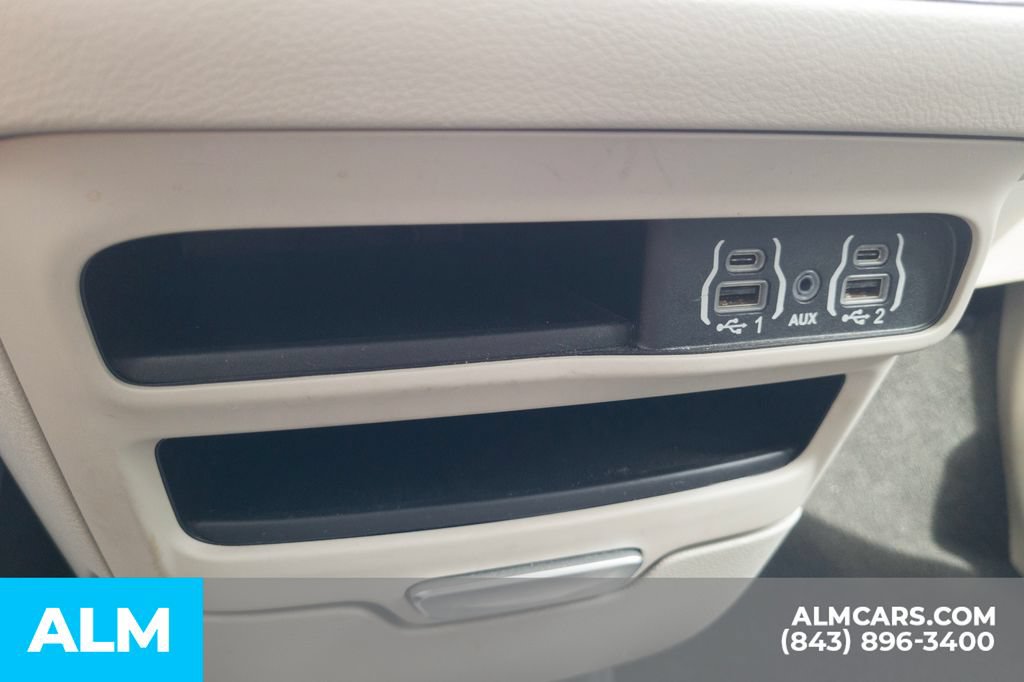 Used 2024 Chrysler Pacifica Touring-L FWD image 28