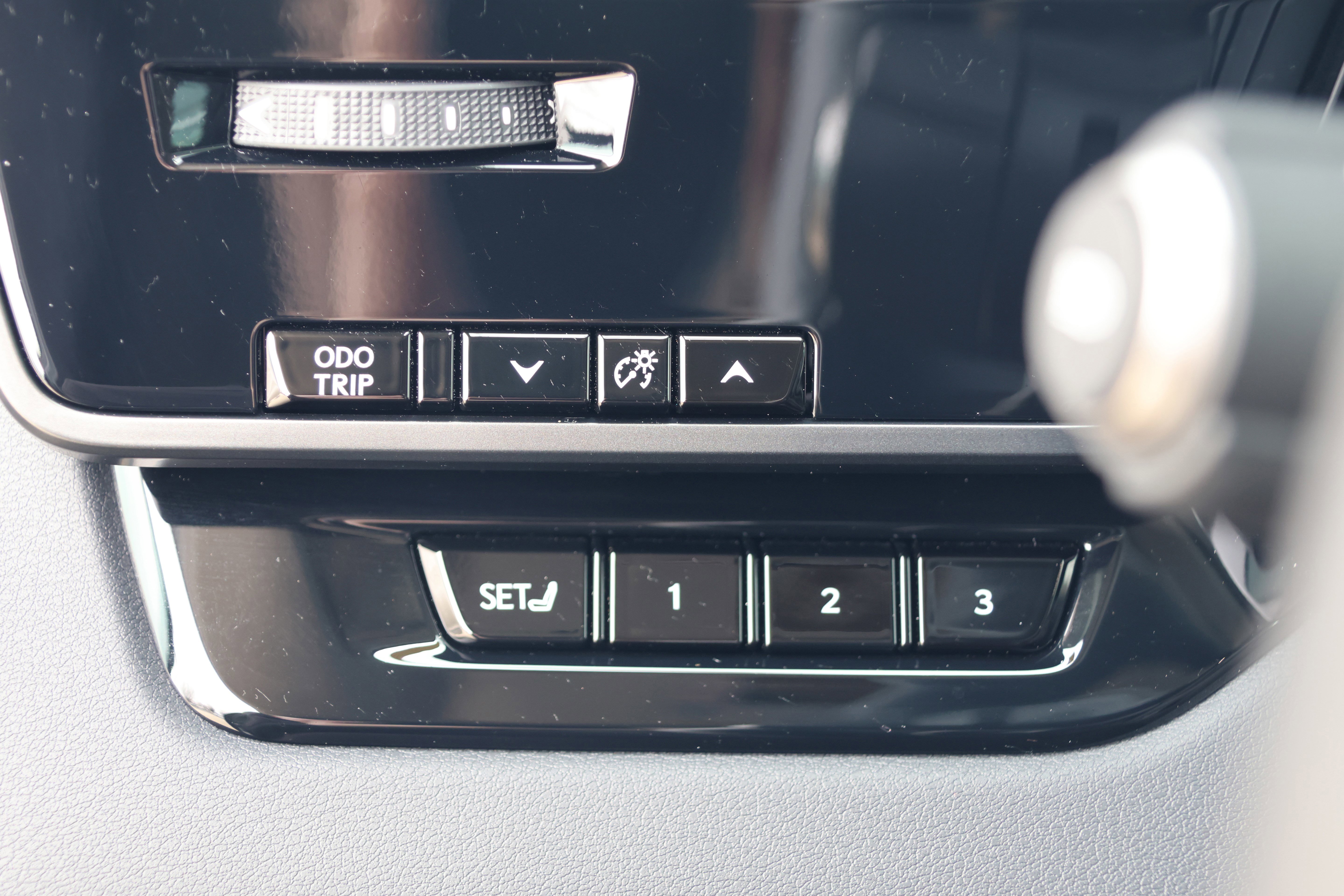 Certified 2025 Lexus RX 450h AWD w/ Convenience Package image 15