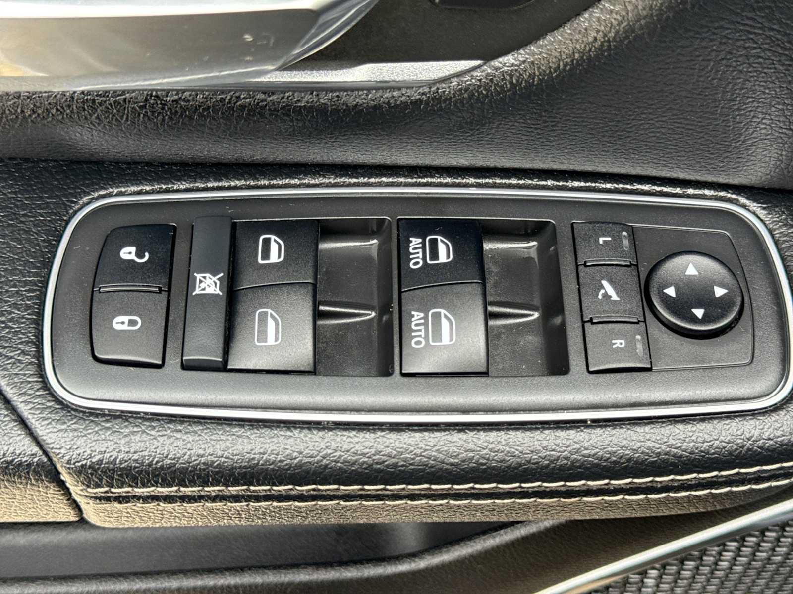 Used 2019 RAM 1500 Laramie AWD/4WD image 16