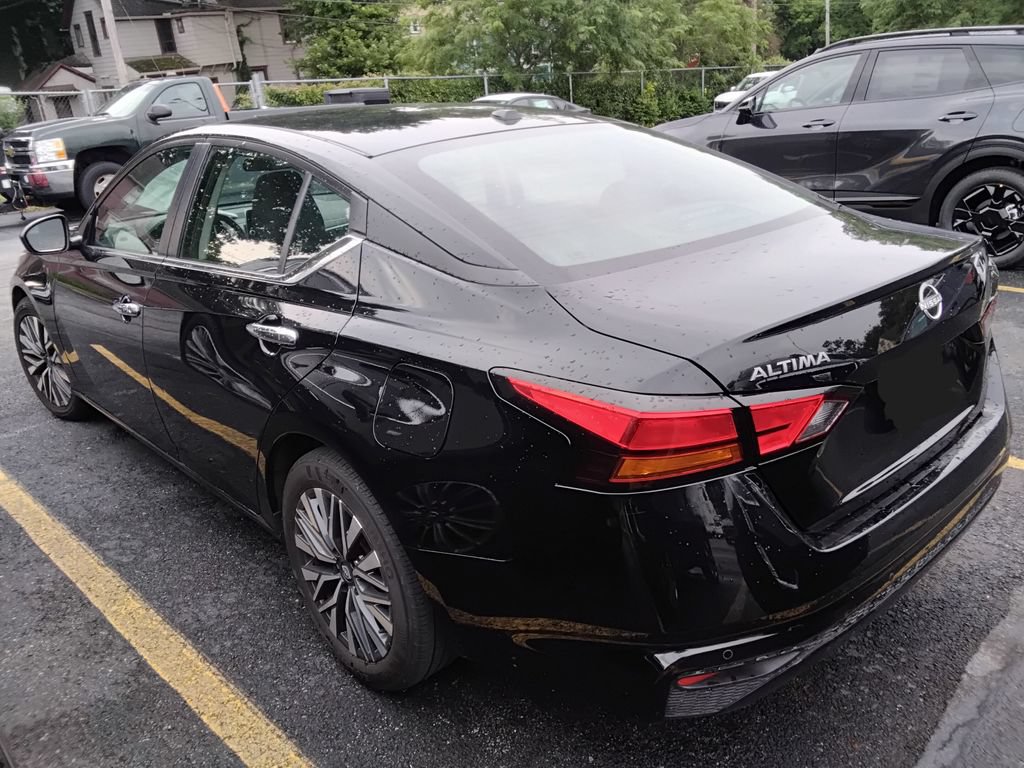 Used 2024 Nissan Altima 2.5 SV FWD image 9