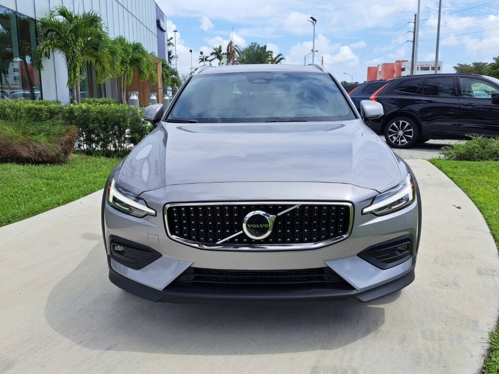 New 2026 Volvo V60 B5 Cross Country Ultra w/ Protection Package Premier image 2