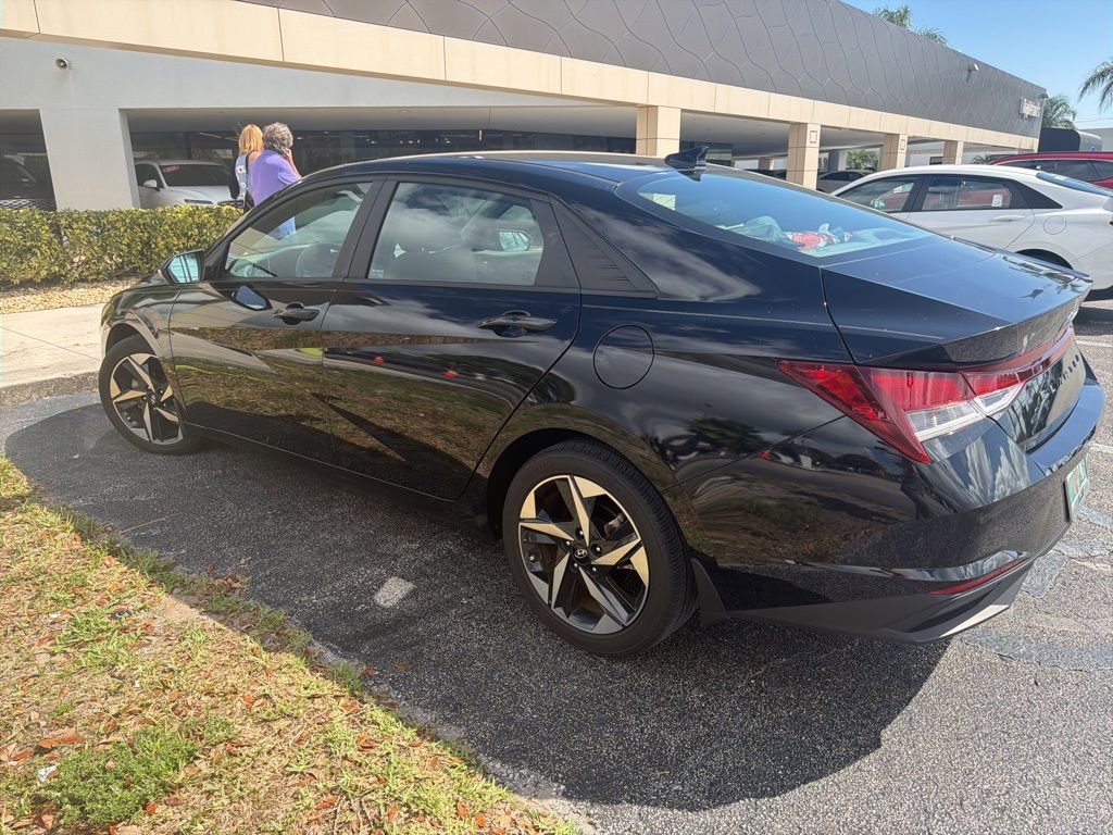 Certified 2023 Hyundai Elantra SEL w/ Convenience Package image 5