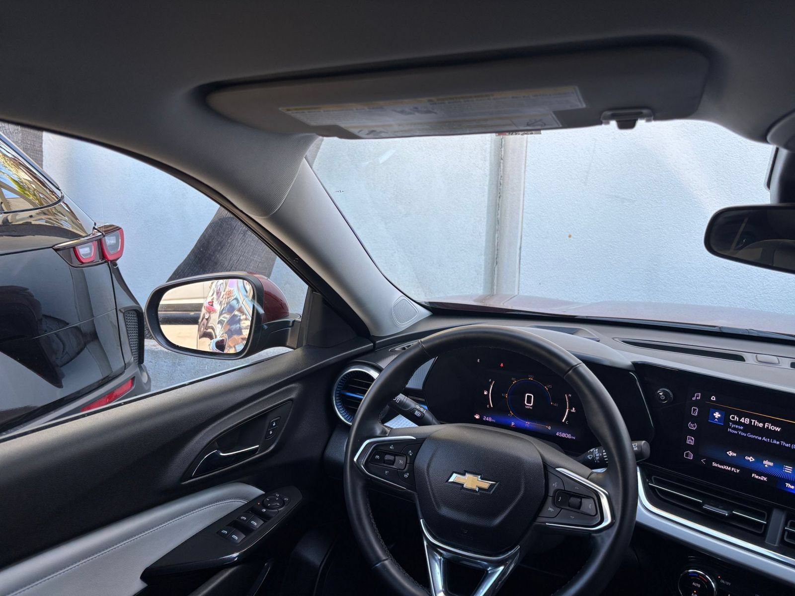 Used 2025 Chevrolet Trax LT w/ LT Convenience Package FWD image 32