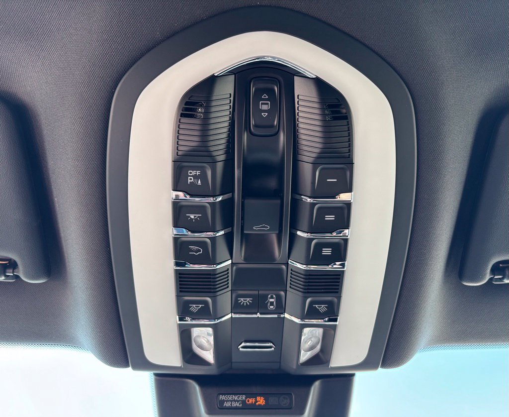 Certified 2026 Porsche Macan AWD/4WD image 34