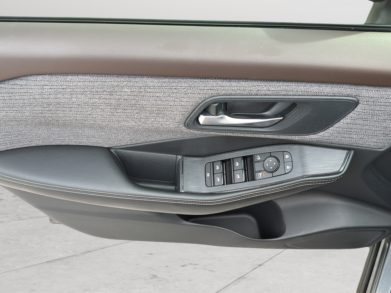 Certified 2021 Nissan Rogue SV FWD image 29