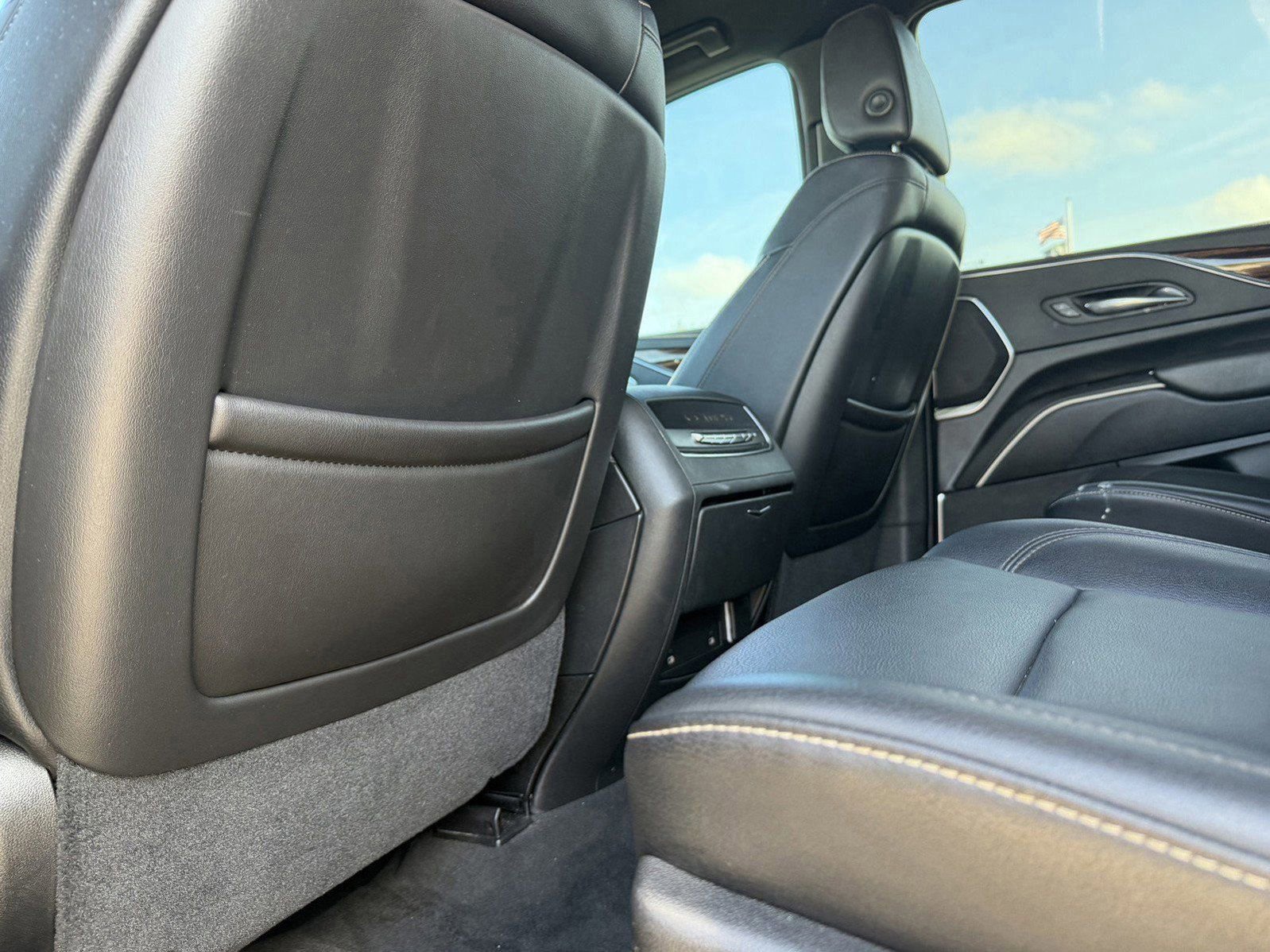 Used 2021 Cadillac Escalade Luxury image 21