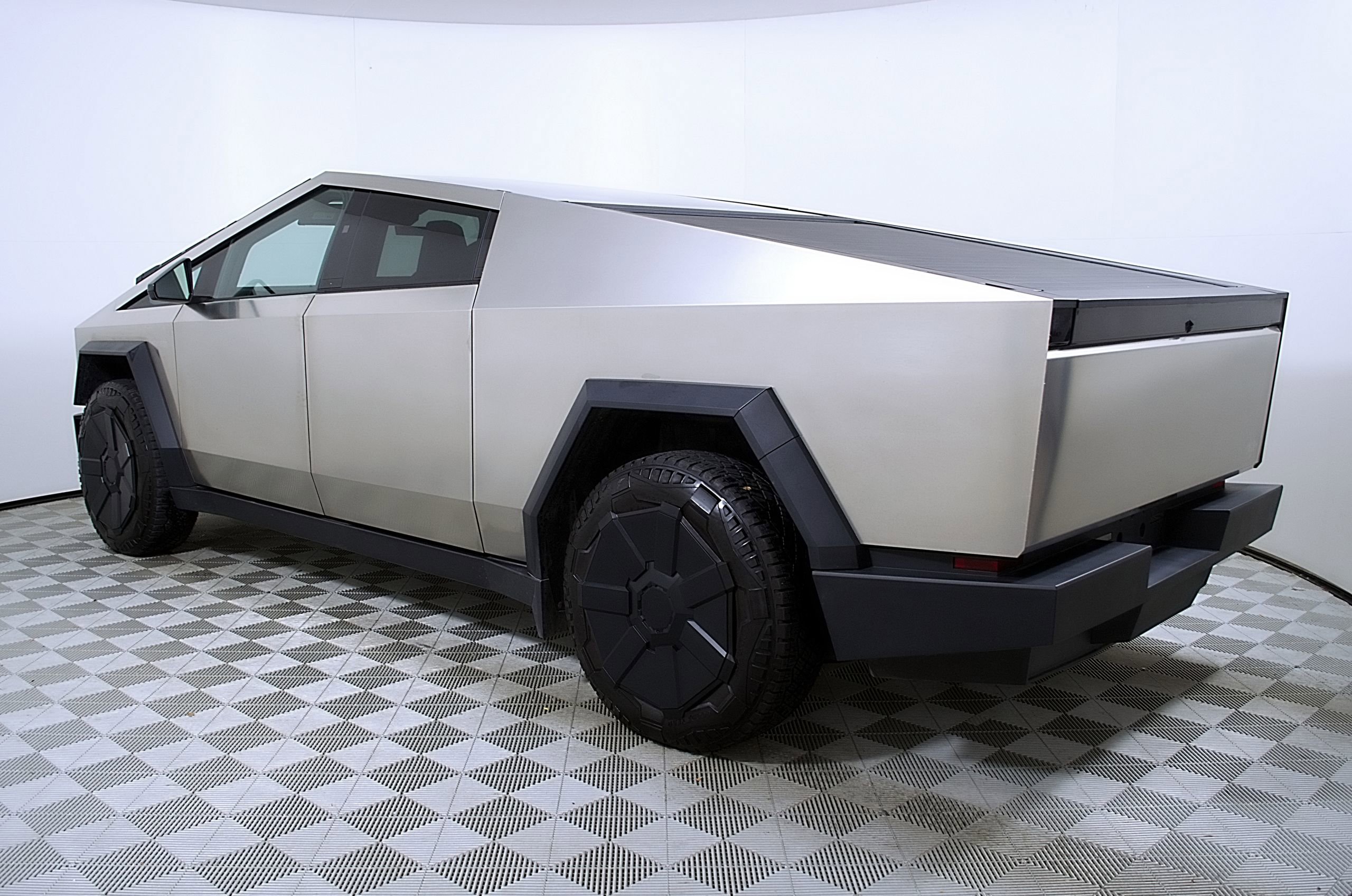 Used 2024 Tesla Cybertruck Cyberbeast image 9