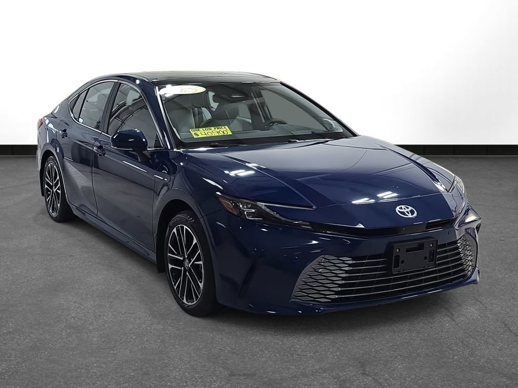 Used 2025 Toyota Camry XLE w/ Premium Plus Package image 3