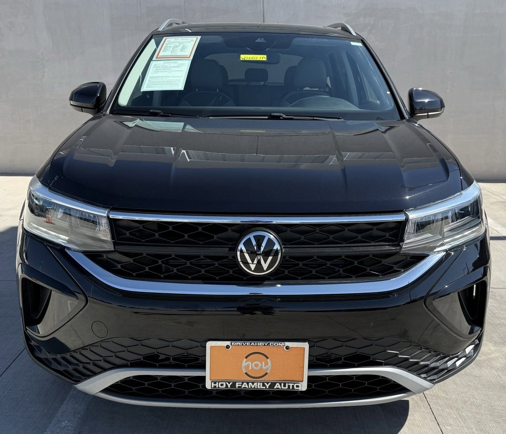 Certified 2024 Volkswagen Taos SE image 2