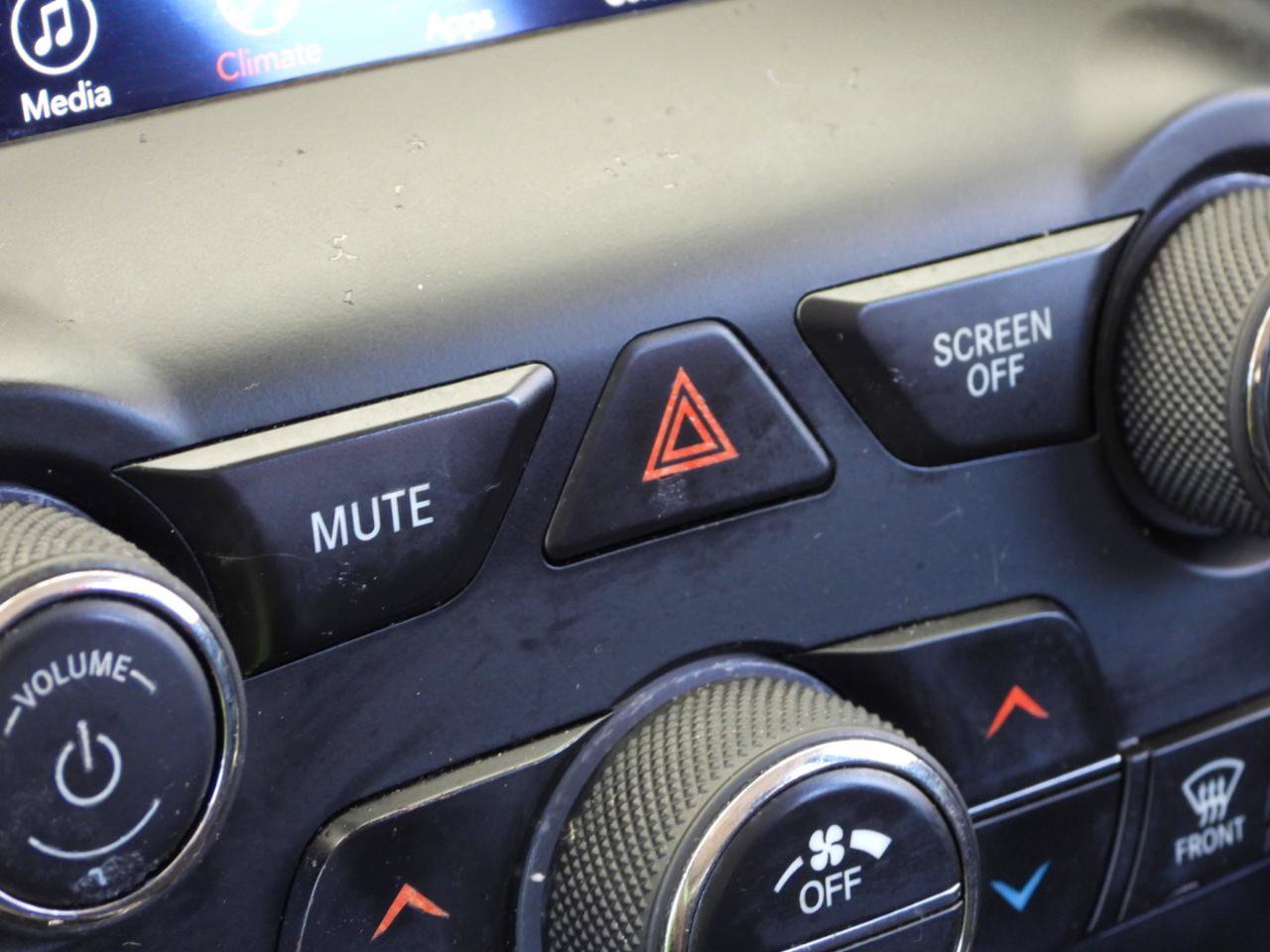 Used 2018 Dodge Durango SXT w/ 3rd Row Seating Group RWD image 69