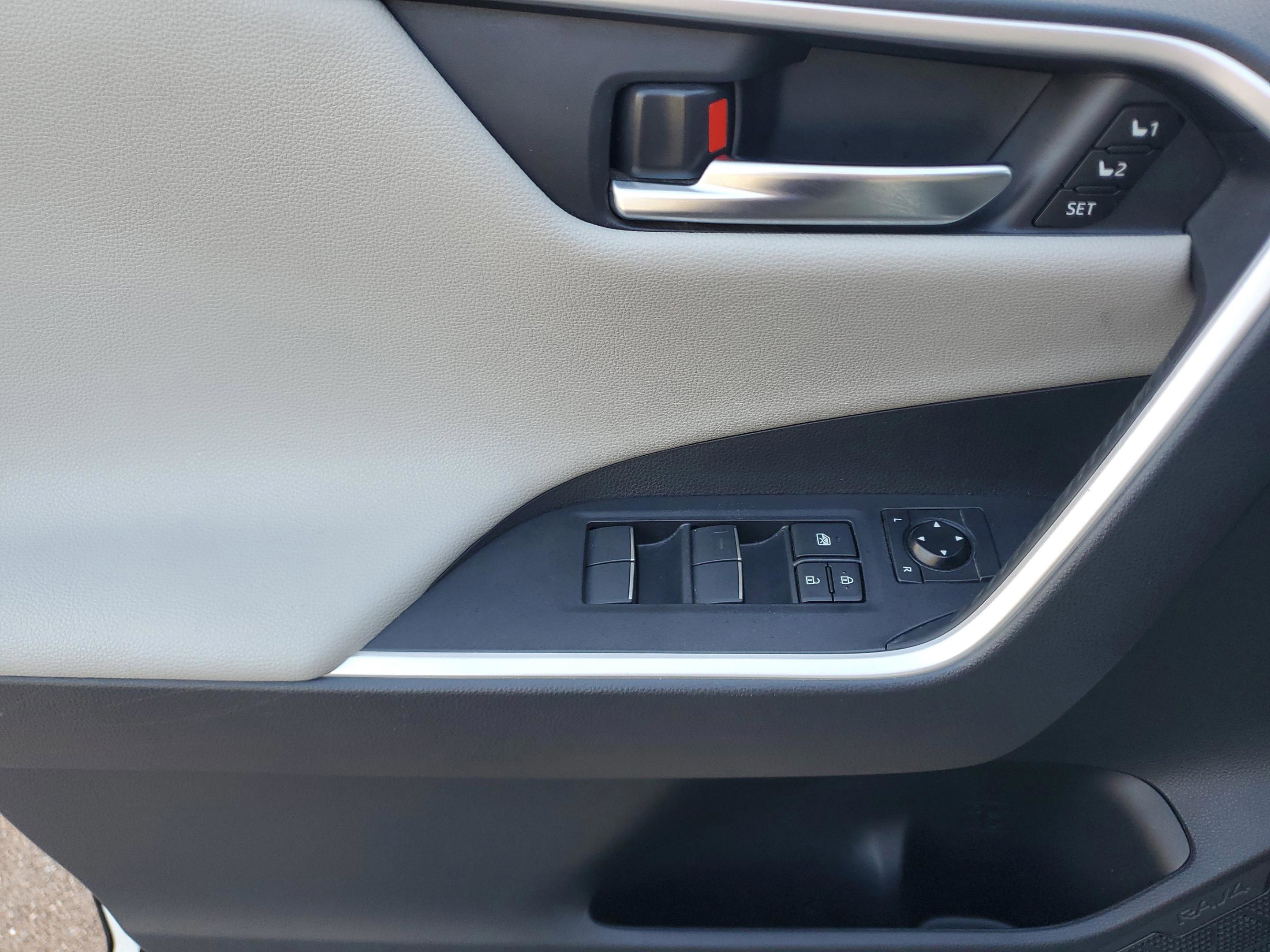 Used 2021 Toyota RAV4 Limited FWD image 21