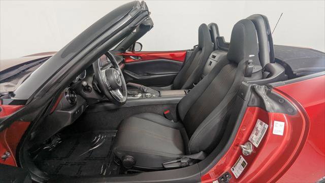 Used 2016 MAZDA MX-5 Miata Club RWD image 16
