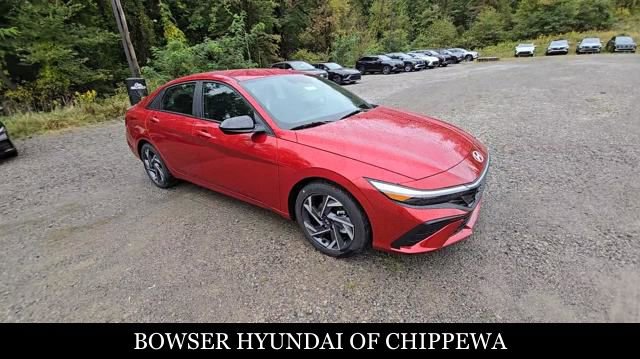 Used 2025 Hyundai Elantra Sport image 8