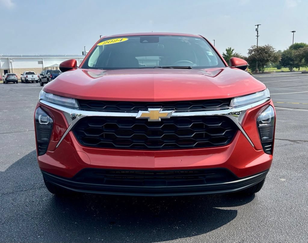 Used 2024 Chevrolet Trax LS w/ LS Convenience Package FWD image 10
