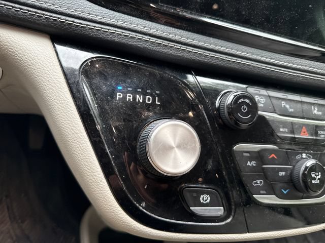 Used 2021 Chrysler Pacifica Touring-L FWD image 22