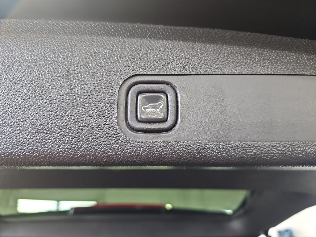 Used 2010 Chevrolet Suburban LT AWD/4WD image 18