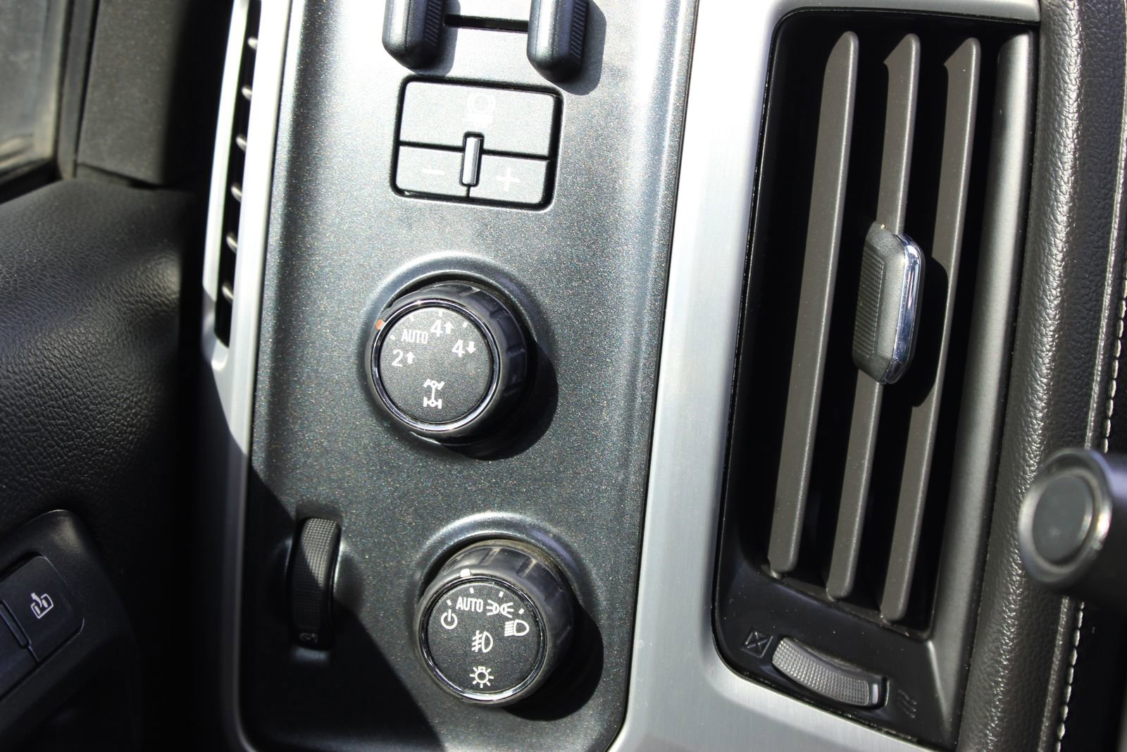 Used 2014 GMC Sierra 1500 SLT w/ SLT Crew Cab Value Package image 21